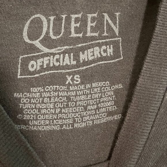 Freddy Mercury Queen gold Crest Band Tee Mens XS black T-shirt - Picture 2 of 3